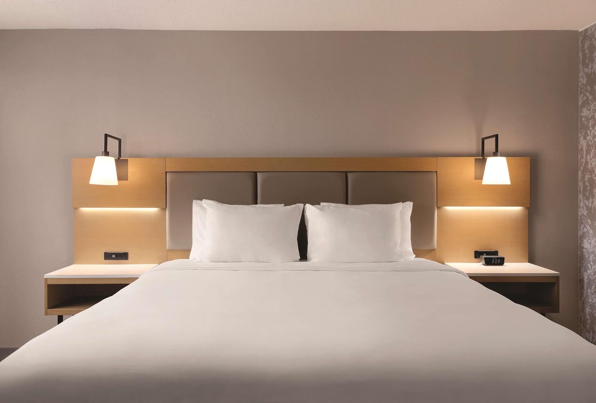 Holiday Inn Philadelphia Arpt-Stadium Area By Ihg Bagian luar foto